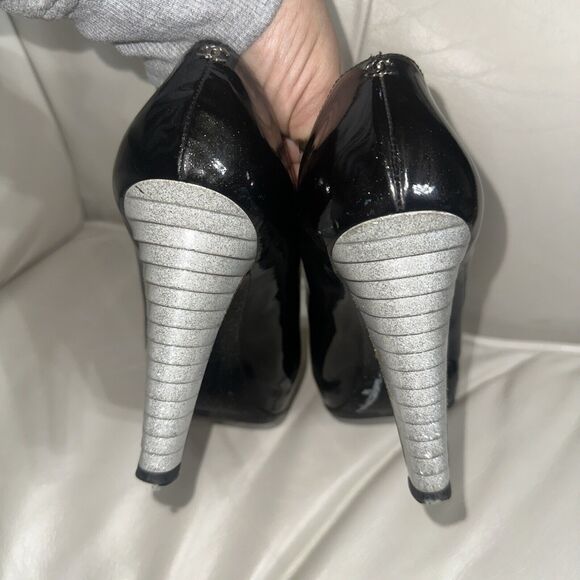 Authentic Chanel Black Cream Gray Patent Leather Platform Pumps Sz EU 38.5 US 8 - Picture 10 of 13